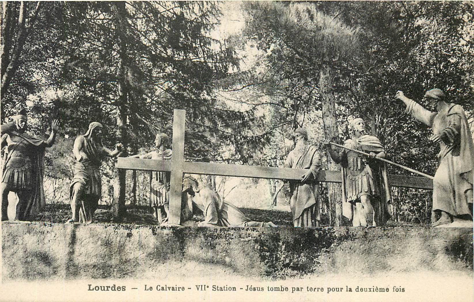 CPA Lourdes Le Calvaire VII Station Jesus tombe par terre pour la Deuxieme fois 