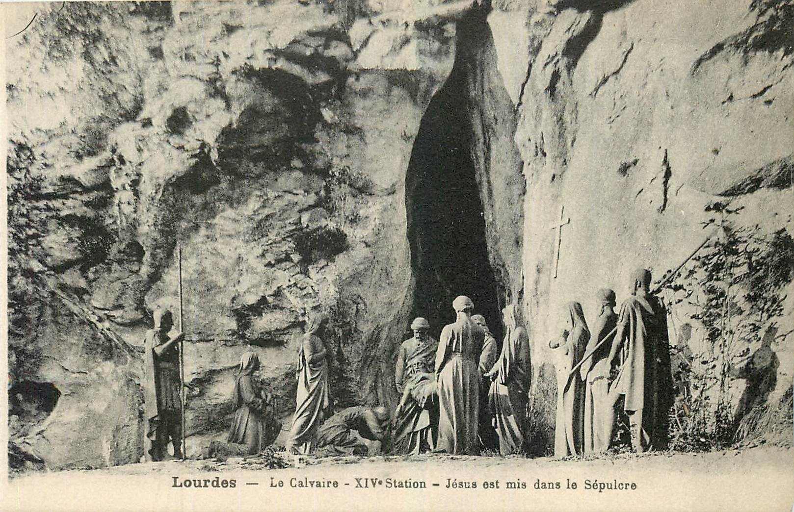 CPA Lourdes Le Calvaire XIV Station Jesus est mis dans le Sepulcre 