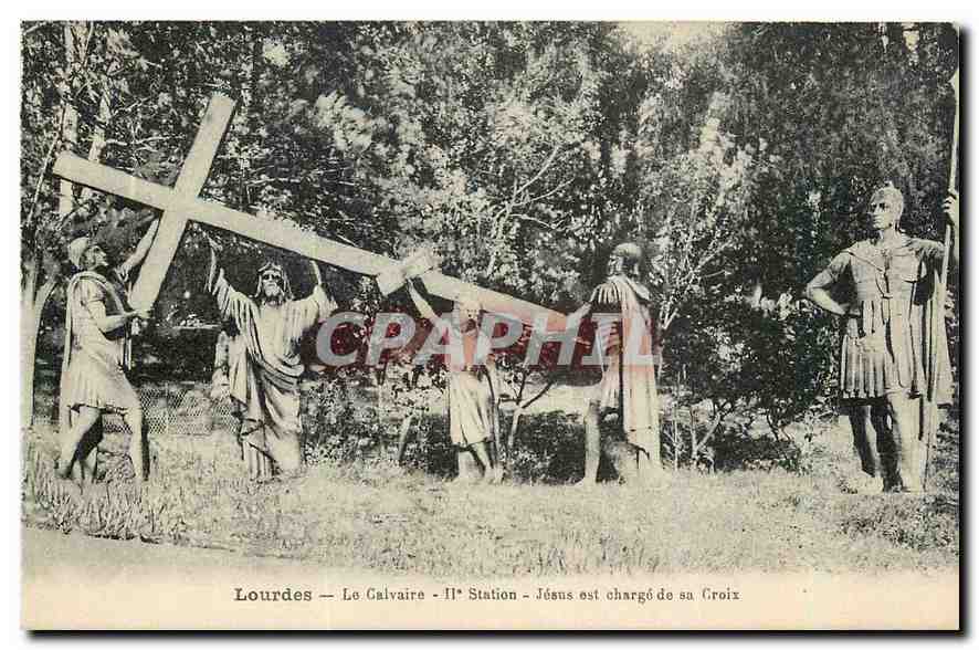 CPA Lourdes Le Calvaire II Station Jesus est charge de sa Croix 