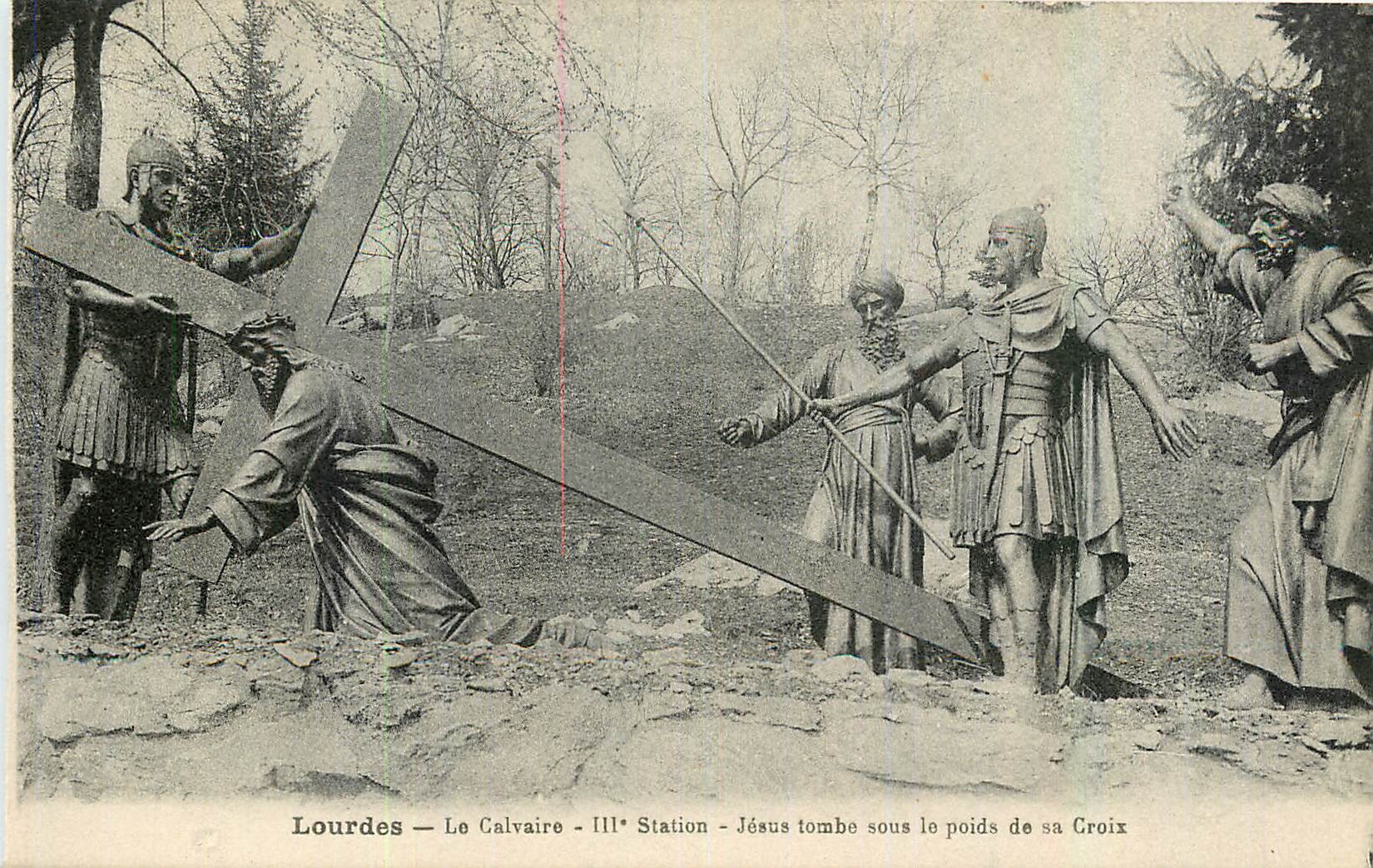 CPA Lourdes Le Calvaire III Station Jesus tombe sous le poids de la Croix 