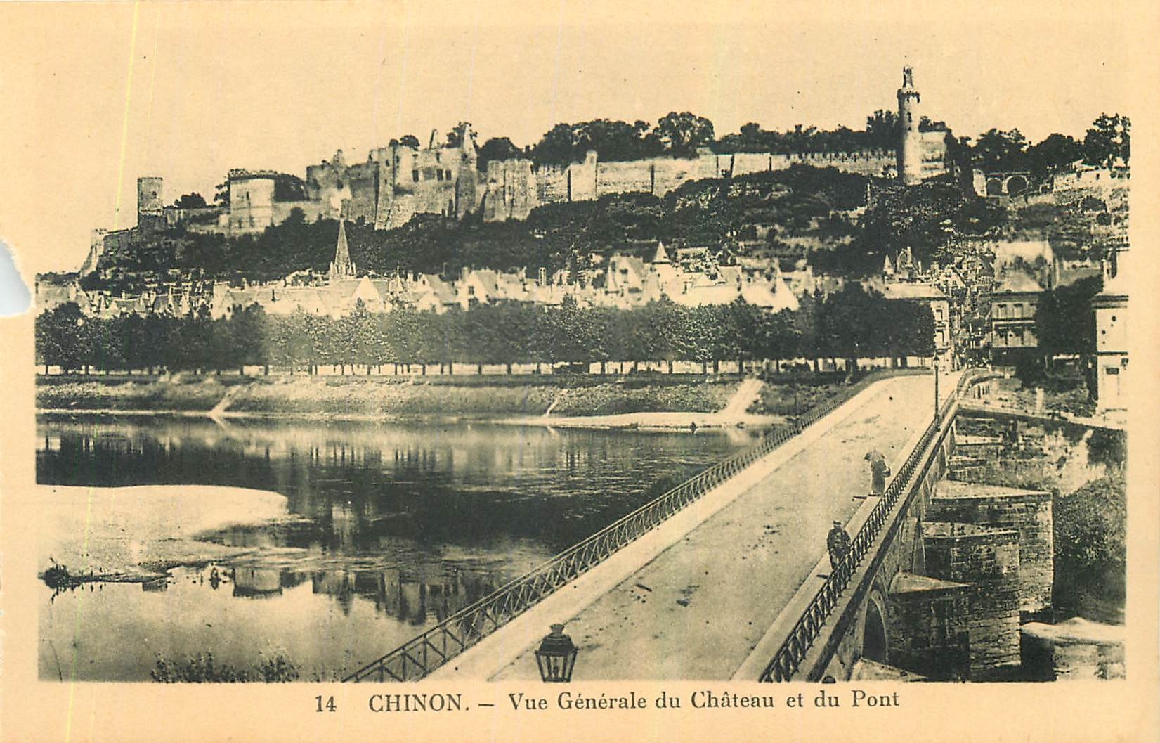 CPA Chinon Vue generale du Chateau et du Pont 