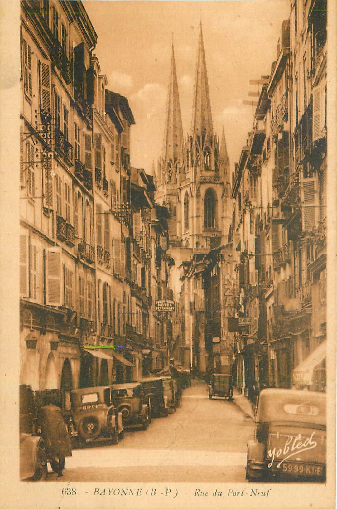 Bayonne (B-P) - Rue du Port-Neuf — vue de la cathédrale — éditeur Yobled, n° 638