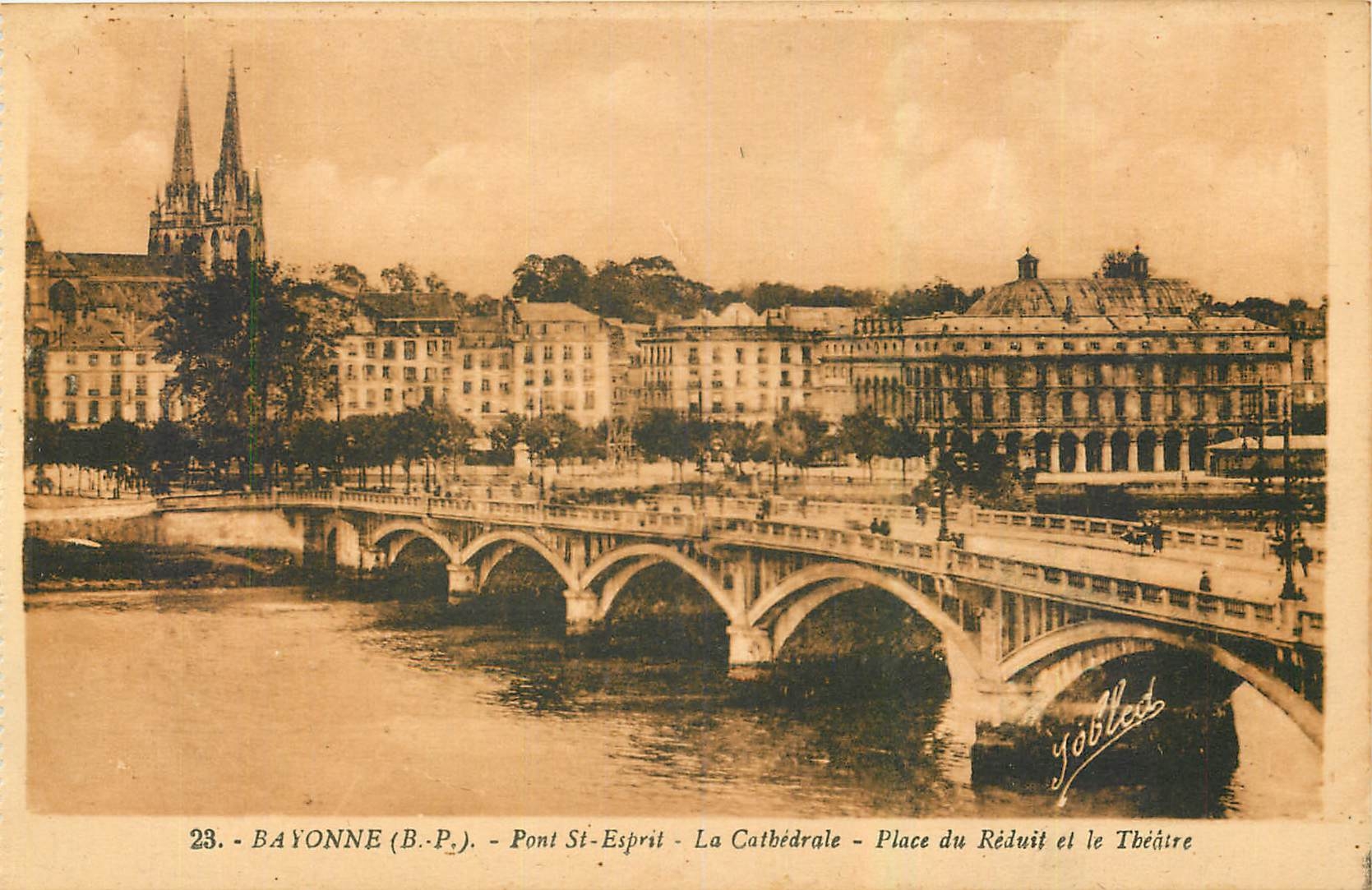 CPA Bayonne B P Pont St Esprit La Cathedrale Place du Reduit et le Theatre 