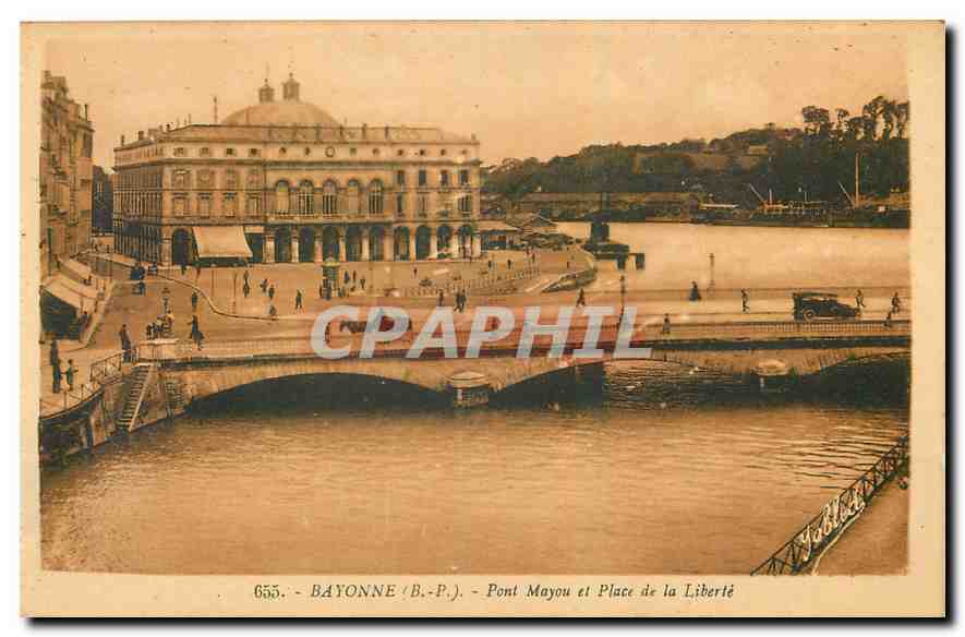 CPA Bayonne B P Pont Mayou et Place de la Liberte 