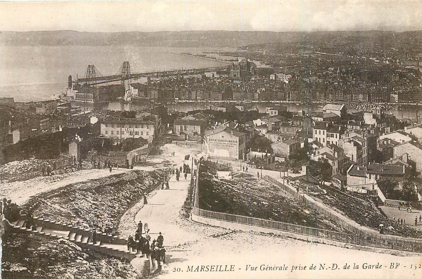 CPA Marseille Vue generale prise de N D de la Garde 