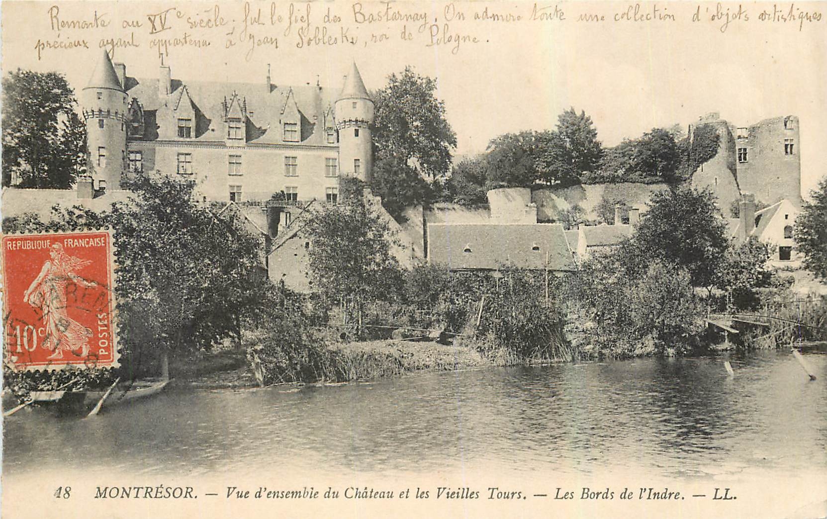 CPA Montresor Vue d'ensemble du Chateau et les Vieilles Tours Les Bords de l'Indre 