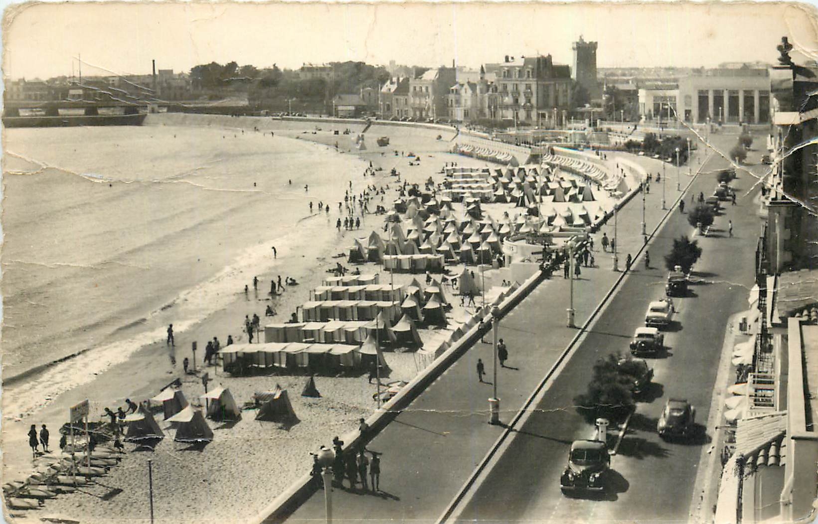 Les Sables-d'Olonne — Le Remblai et la Plage vers le Casino — Réal-Photo n°1128