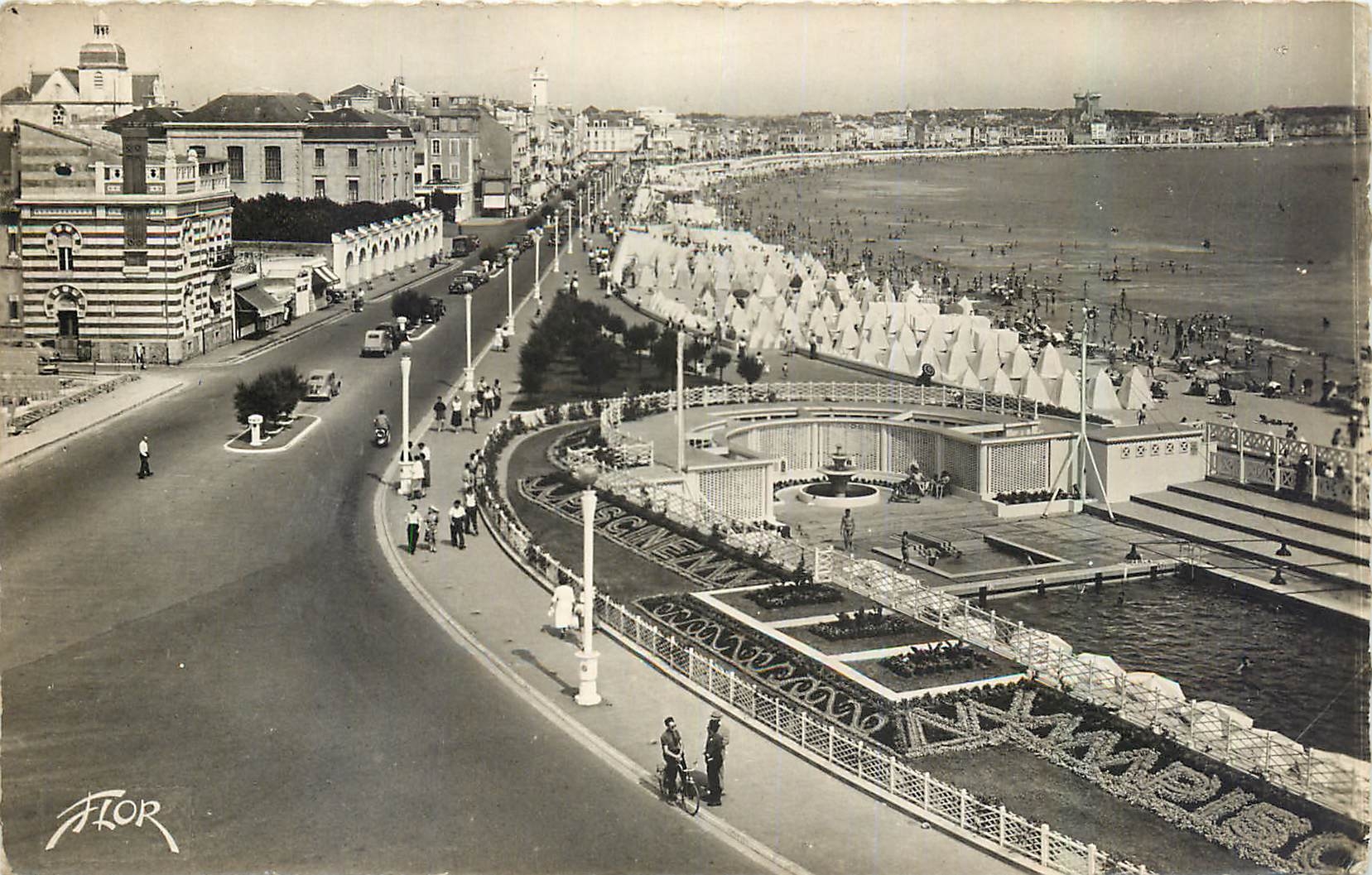 CPA Les Sables d'Olonne Vendee Le Remblai la Piscine et la Plage 