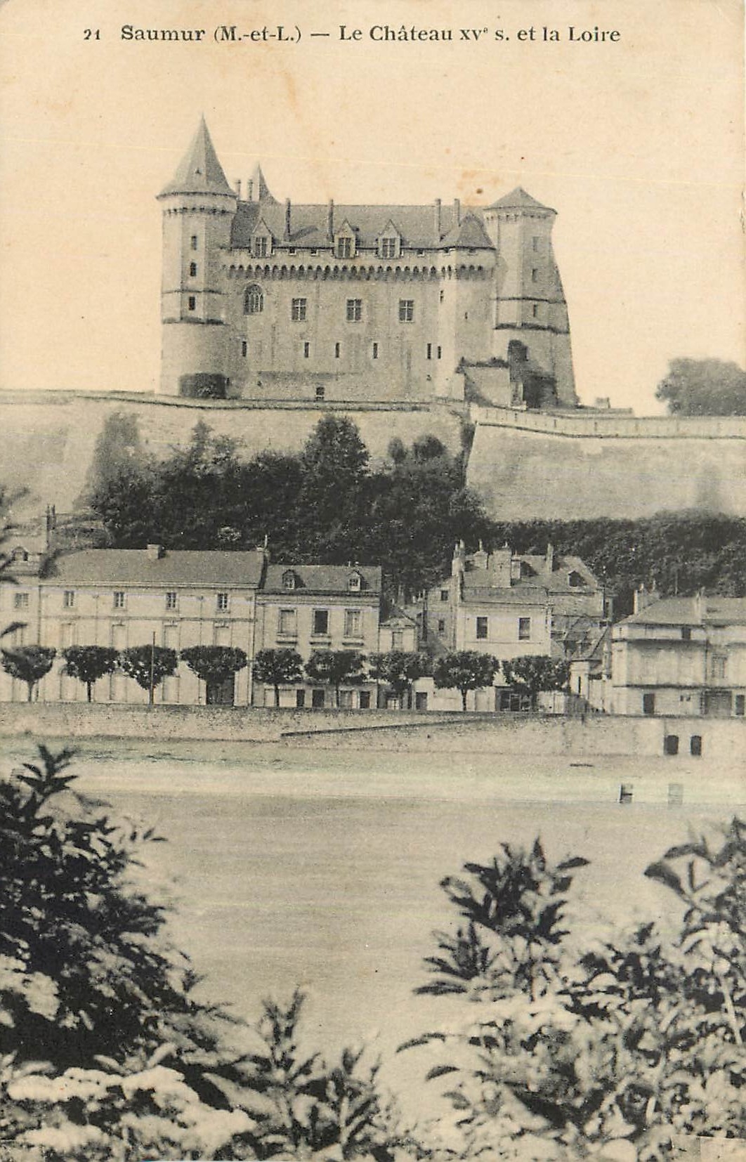 CPA Saumur M et L Le Chateau et la Loire 