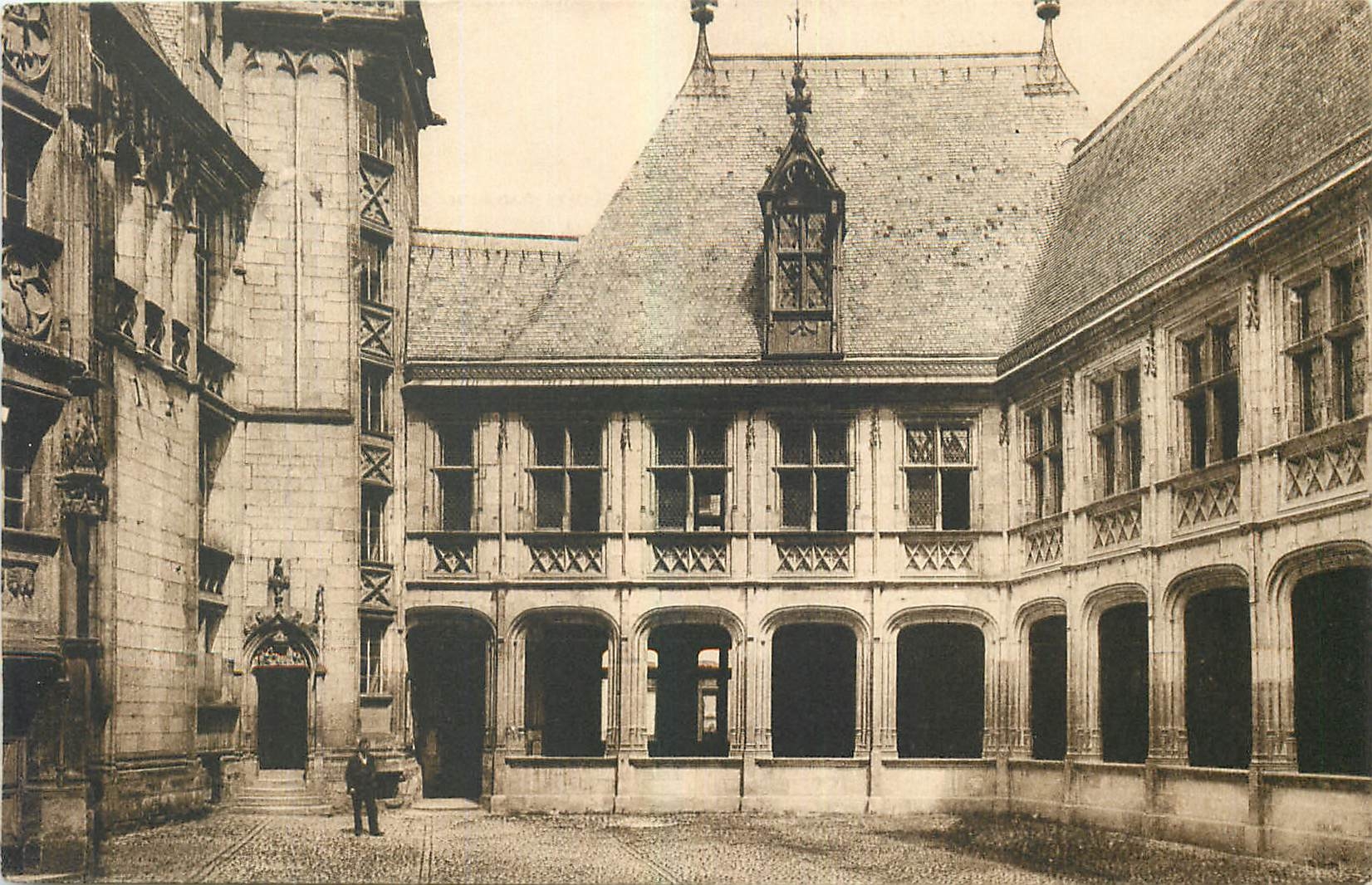 CPA Bourges Palais Jacques Coeur Les Arcades 