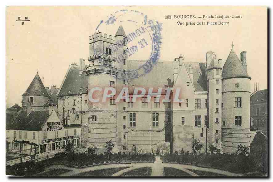 CPA Bourges Palais Jacques Coeur Vue prise de la Place Berry 