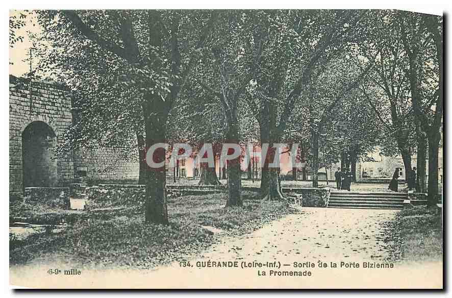 CPA Guerande Loire Inf Sortie de la Porte Bizienne La Promenade 