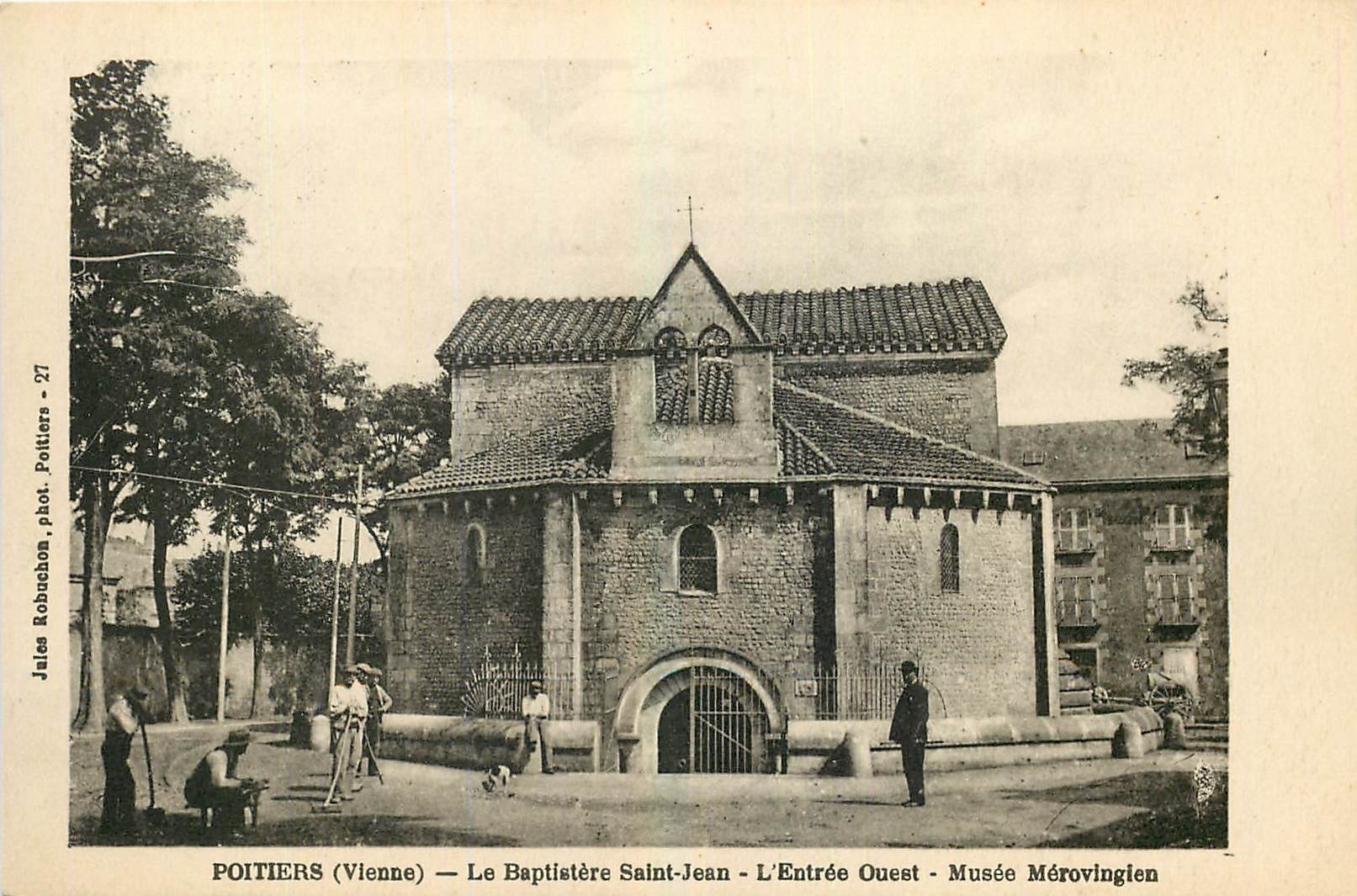 Poitiers (Vienne) — Le Baptistère Saint-Jean — L'Entrée Ouest — Musée Mérovingien — Jales Robachon, phot. Poitiers - 27