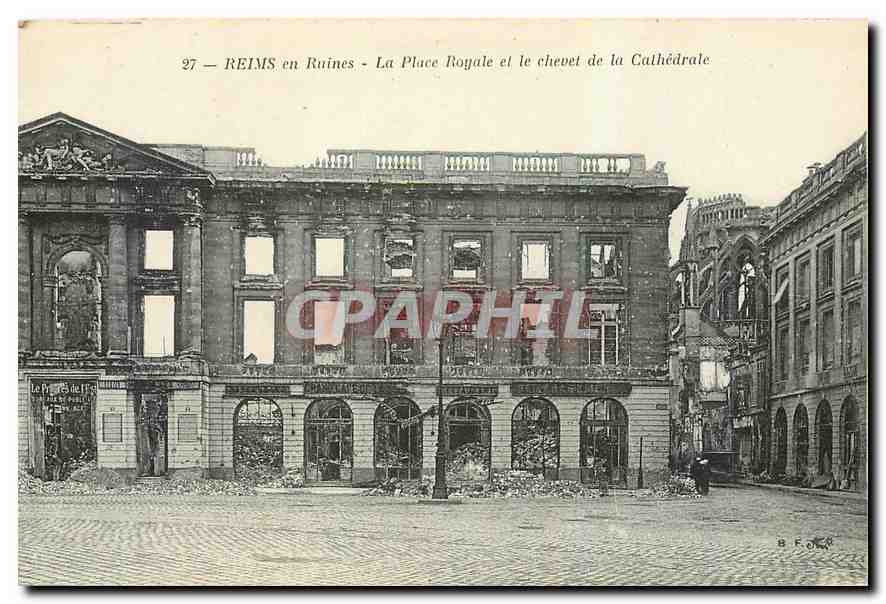 CPA Reims en Ruines La Place Royale et le chevet de la Cathedrale 