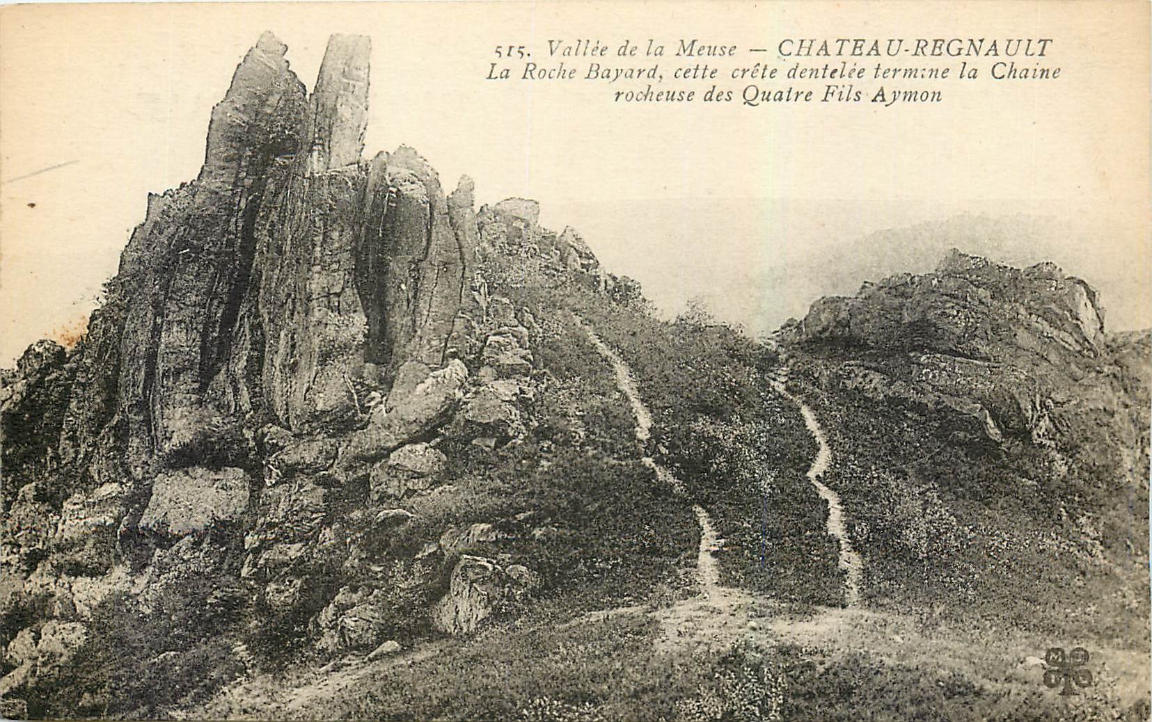 CPA Vallee de la Meuse Chateau Regnault La Roche Bayard cette crete dentelee termine la Chaine roche