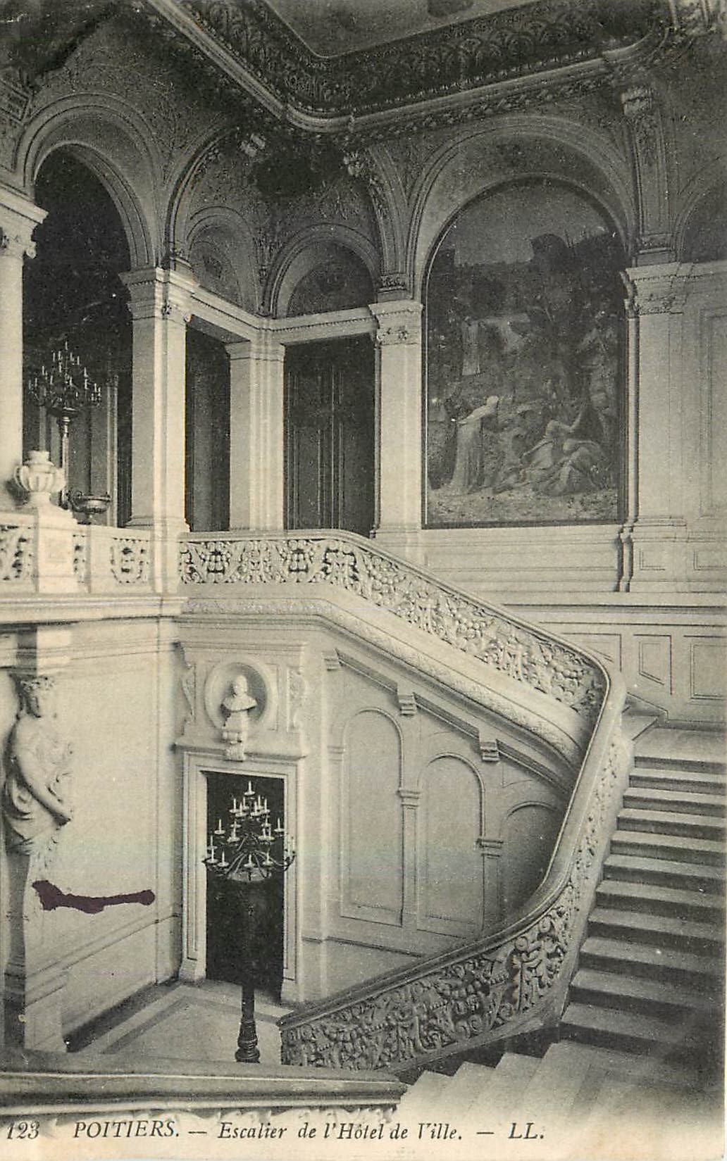 CPA Poitiers Escalier de l'Hotel de Ville 