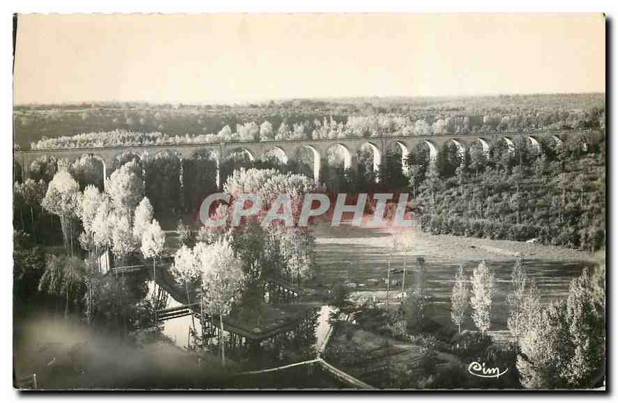 CPA Lusignan Vienne Panorama de la Vallee de la Vonne La Plage et le Viaduc 