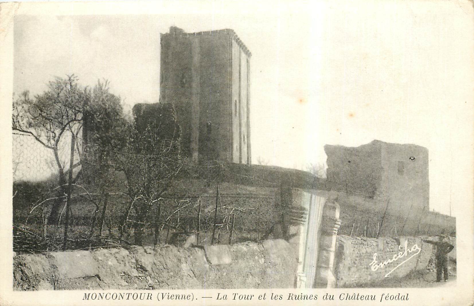 CPA Moncontour Vienne La Tour et les Ruines du Chateau feodal 