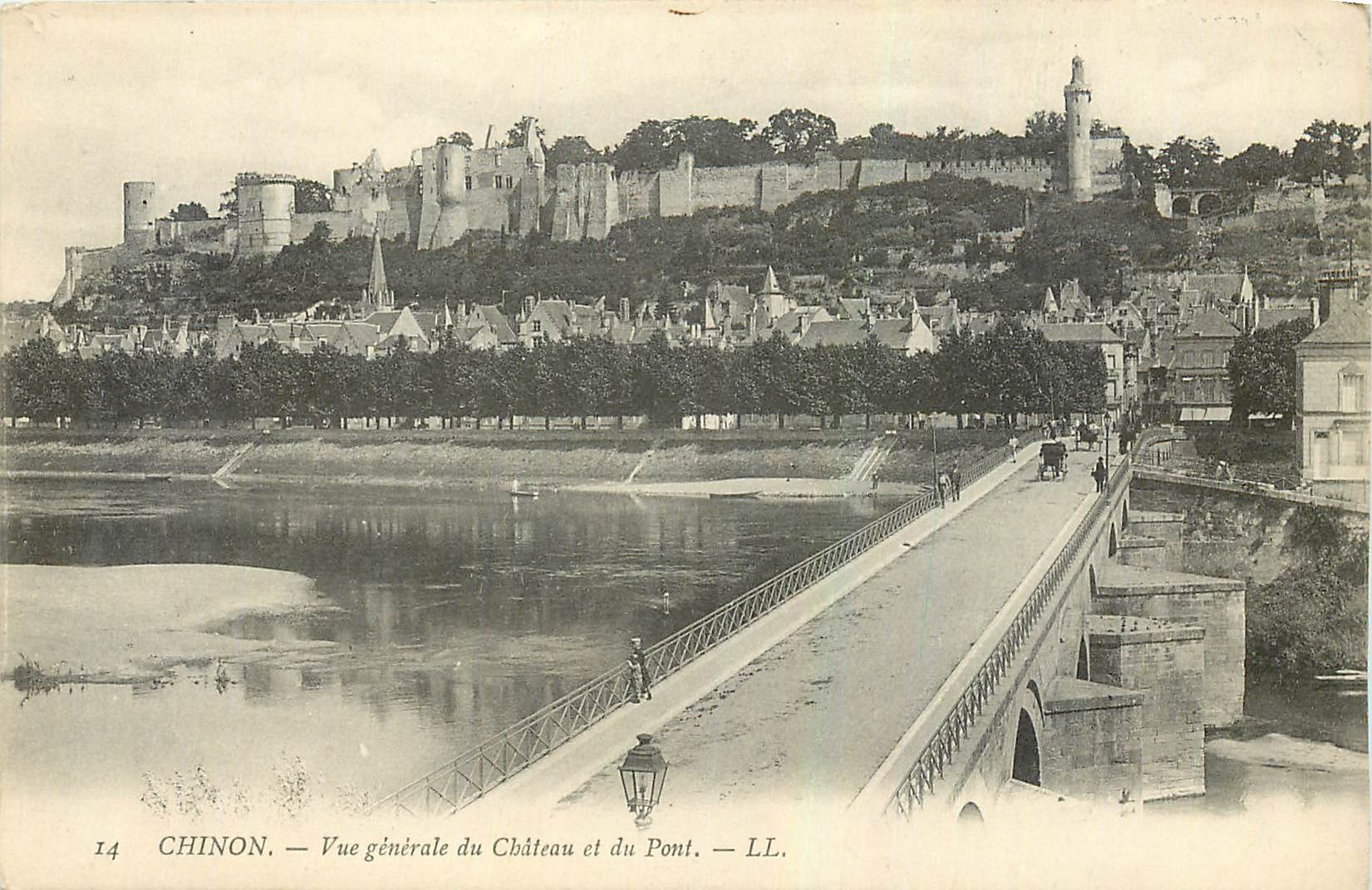 CPA Chinon Vue generale du Chateau et du Pont 