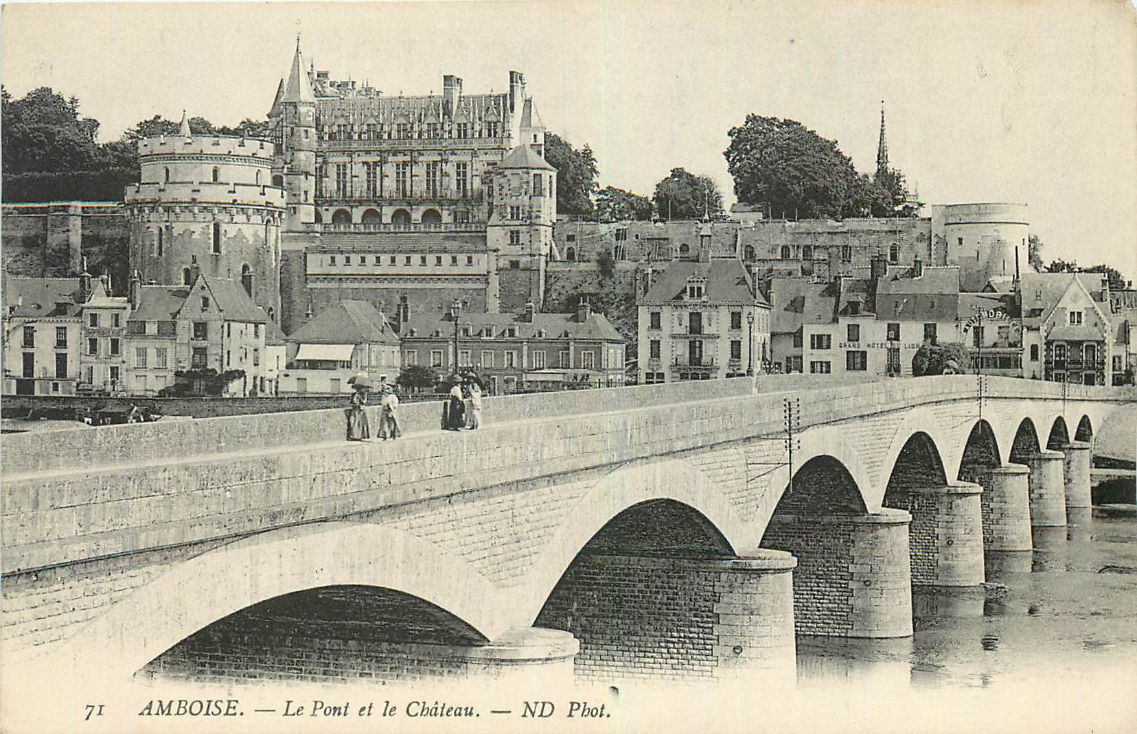 CPA Amboise Le Pont et le Chateau 