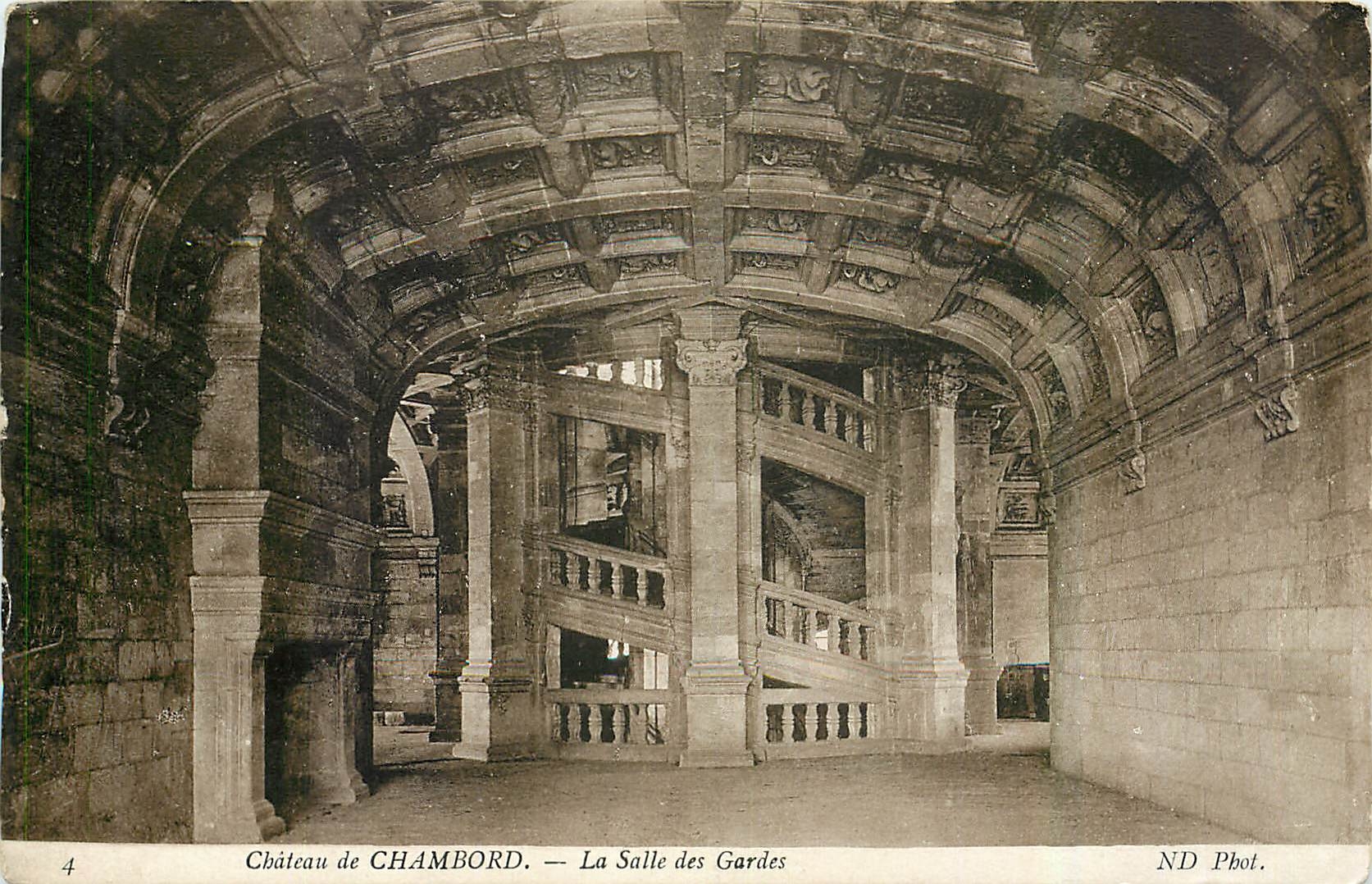 Château de CHAMBORD — La Salle des Gardes — ND Phot.