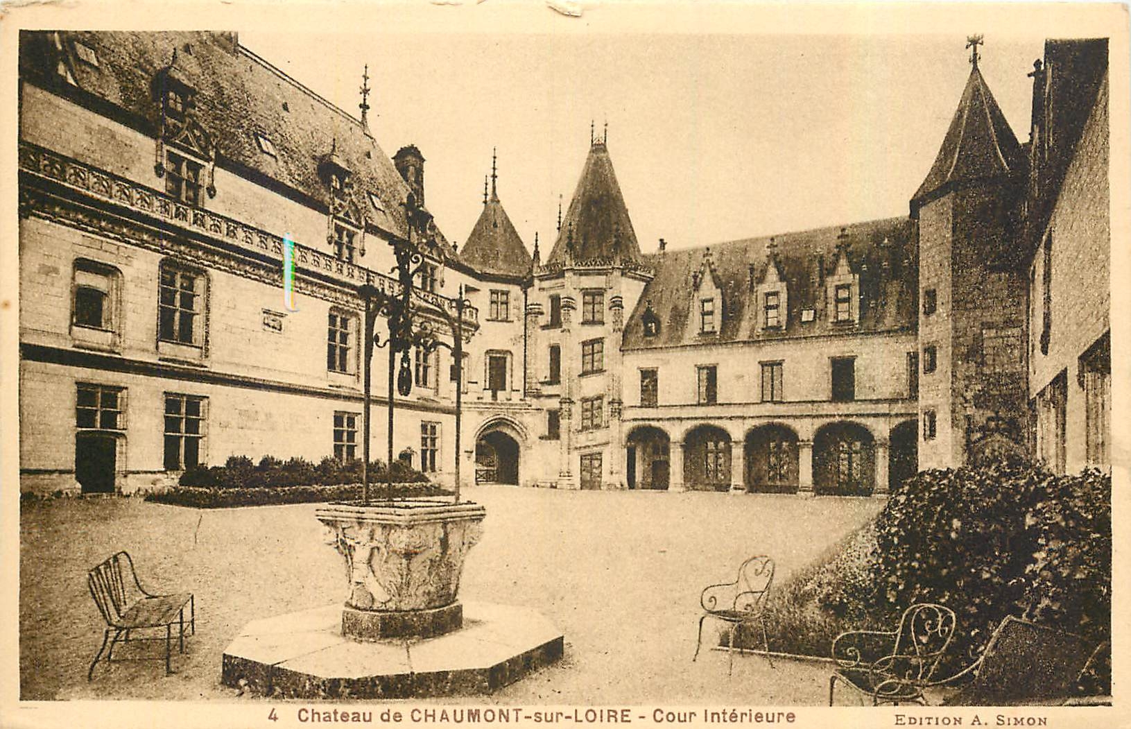 CPA Chateau de Chaumont sur Loire Cour Interieure 
