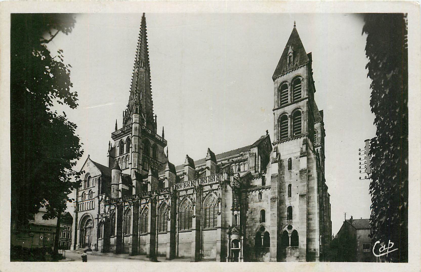 CPA Autun La Cathedrale St Lazare 