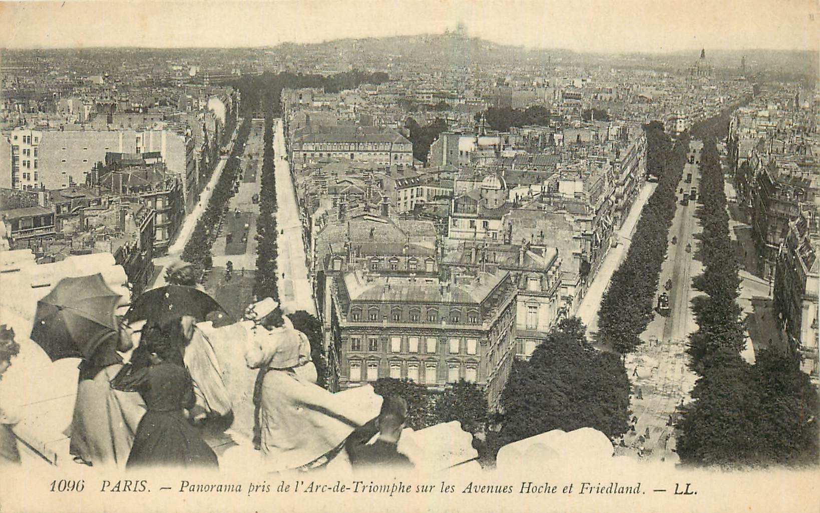 CPA Paris Panorama pris de l'Arc de Triomphe sur les Avenues Hoche et Friedland 