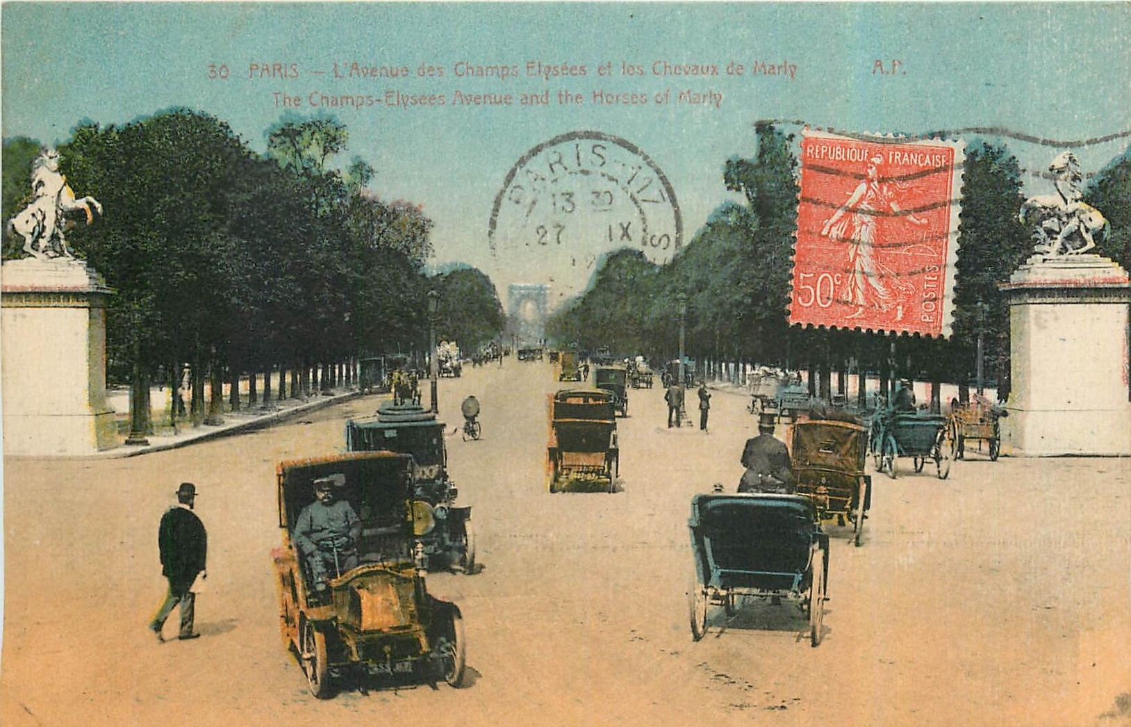 CPA Paris l'Avenue des Champs Elysees Automobile