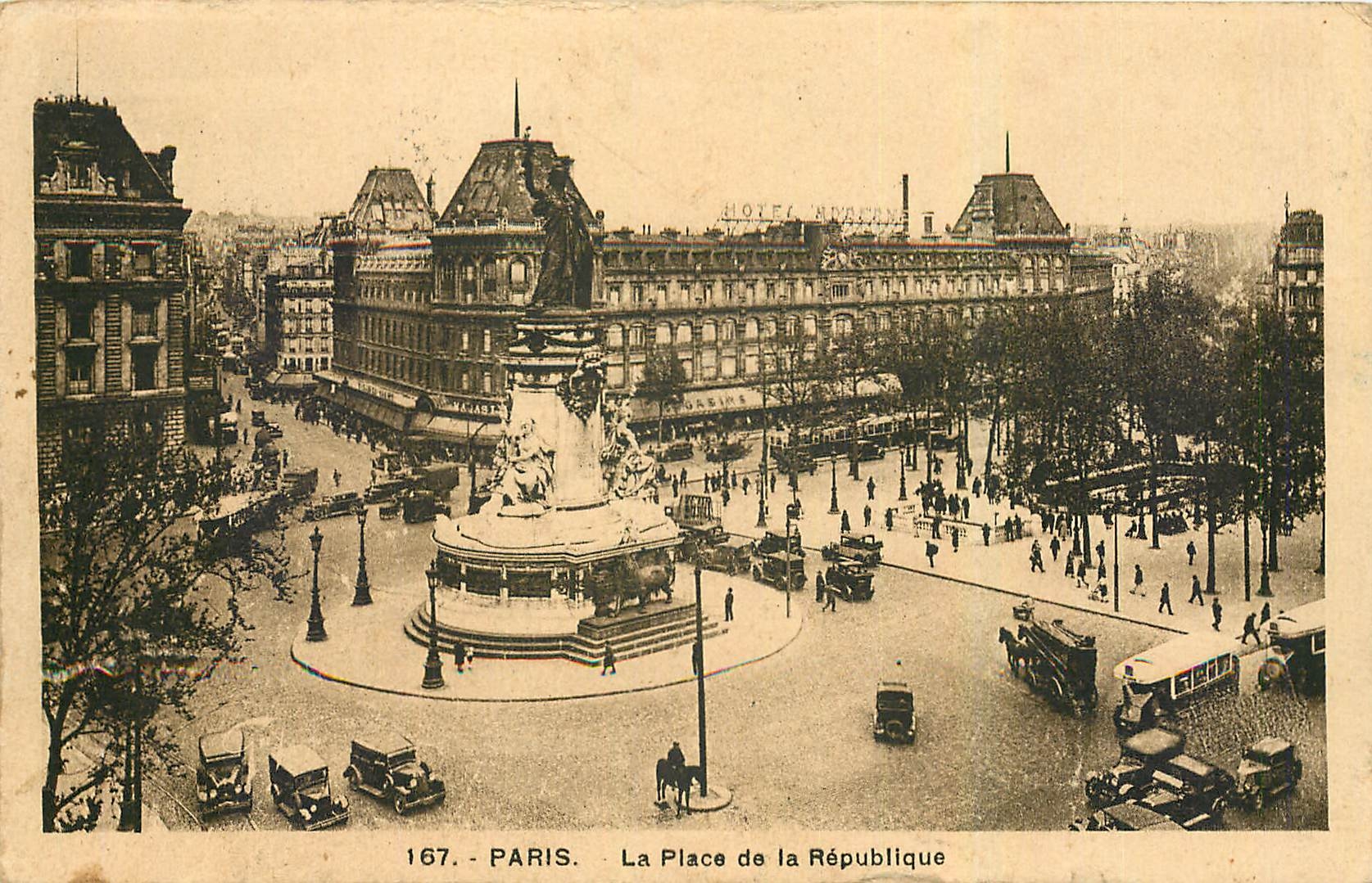 CPA Paris La Place de la Republique 