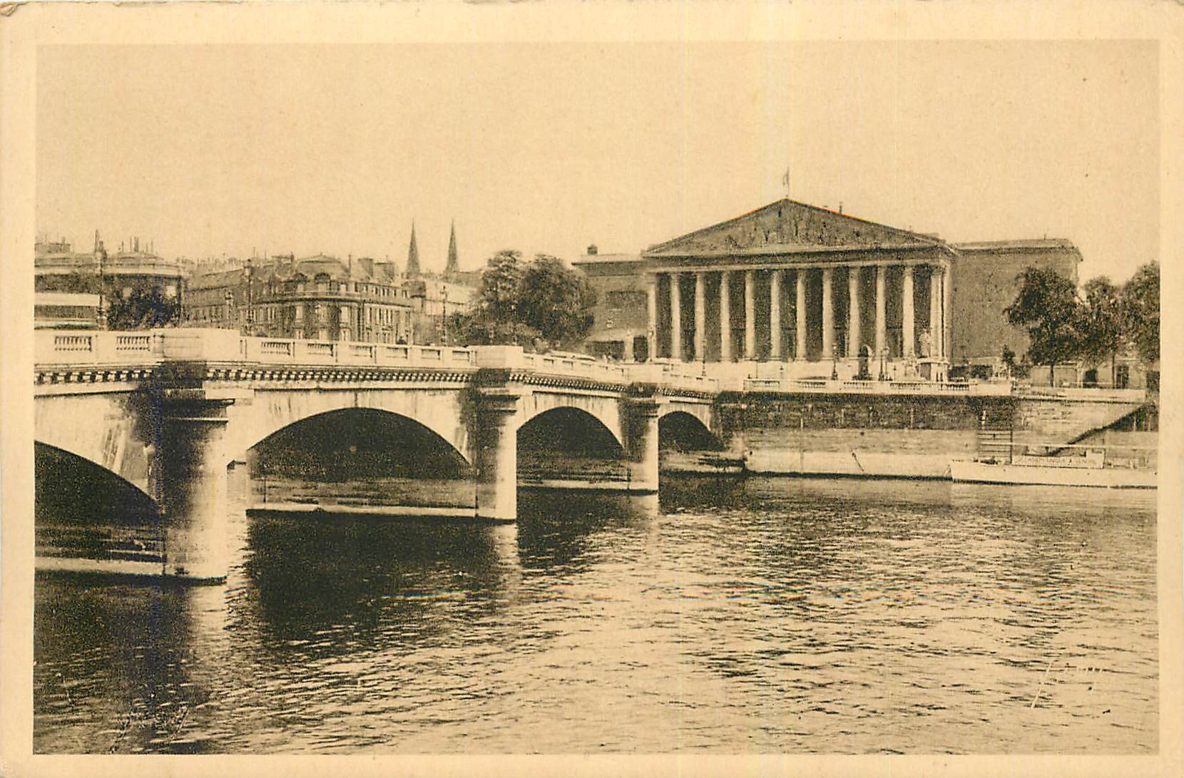 CPA Paris en Flanant La Chambre des Deputes et le Pont de la Concorde 
