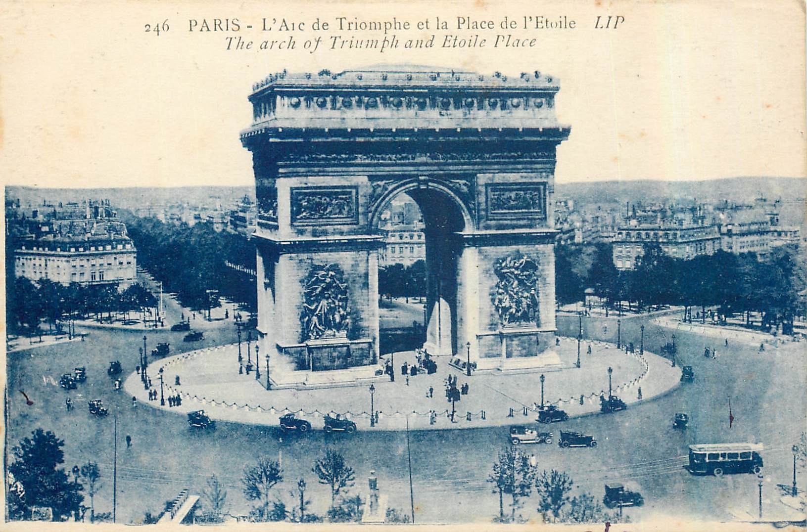 CPA Paris l'Arc de Triomphe et la Place de l'Etoile 