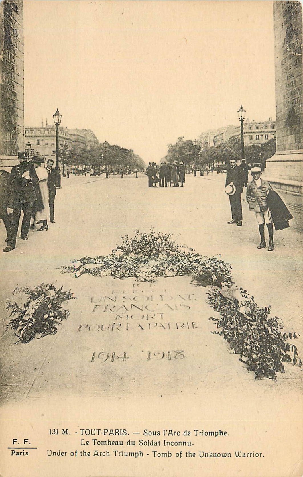 CPA Tout Paris Sous l'Arc de Triomphe Le Tombeau du Soldat Inconnu 