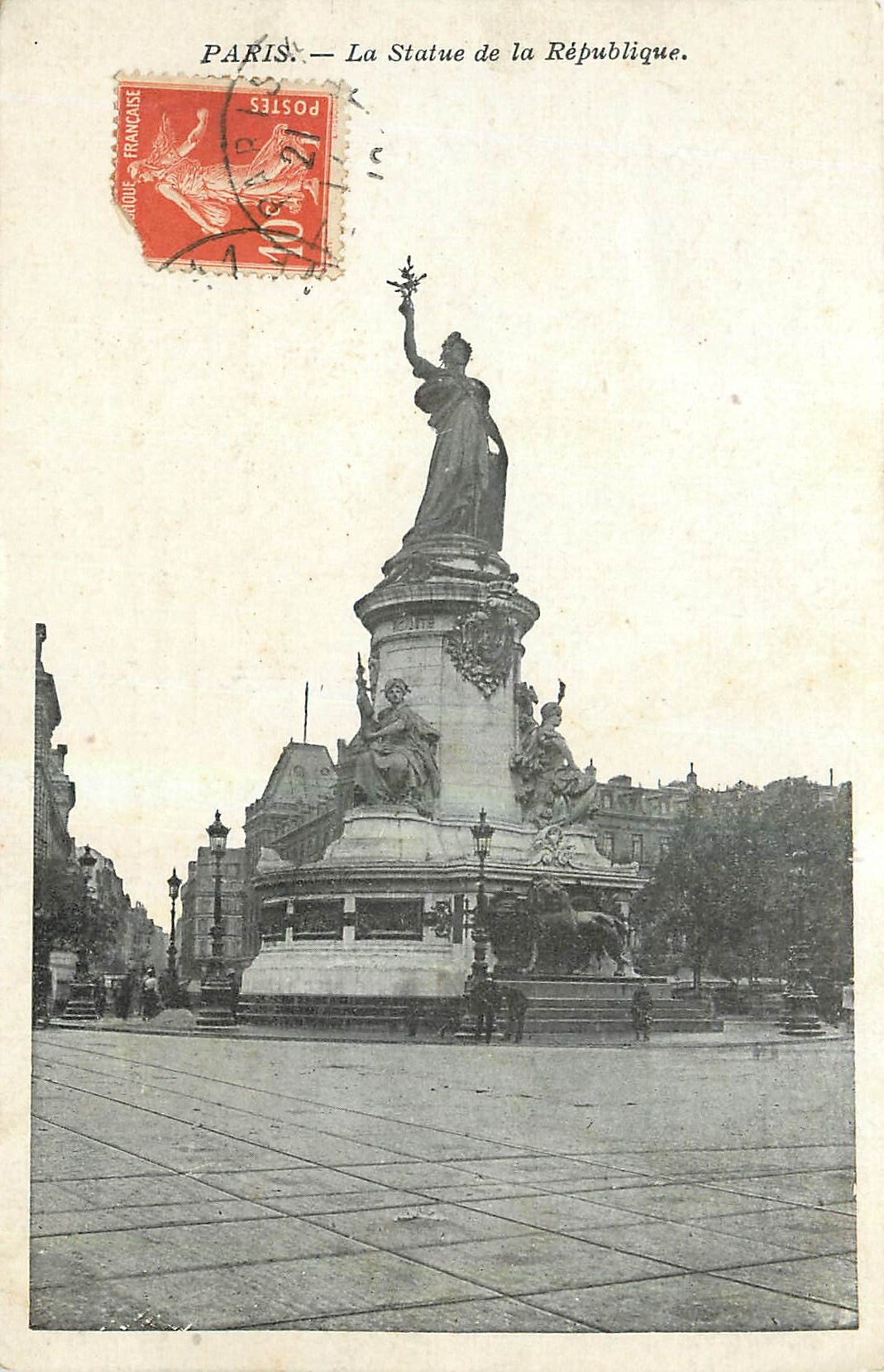 CPA Paris La Statue de la Republique 