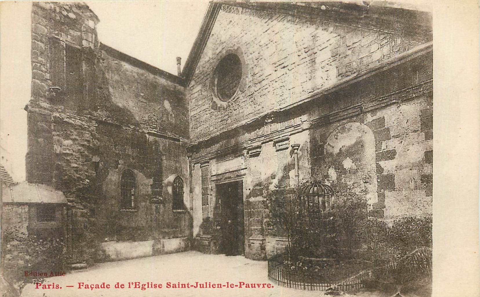 CPA Paris Facade de l'Eglise Saint Julien le Pauvre 