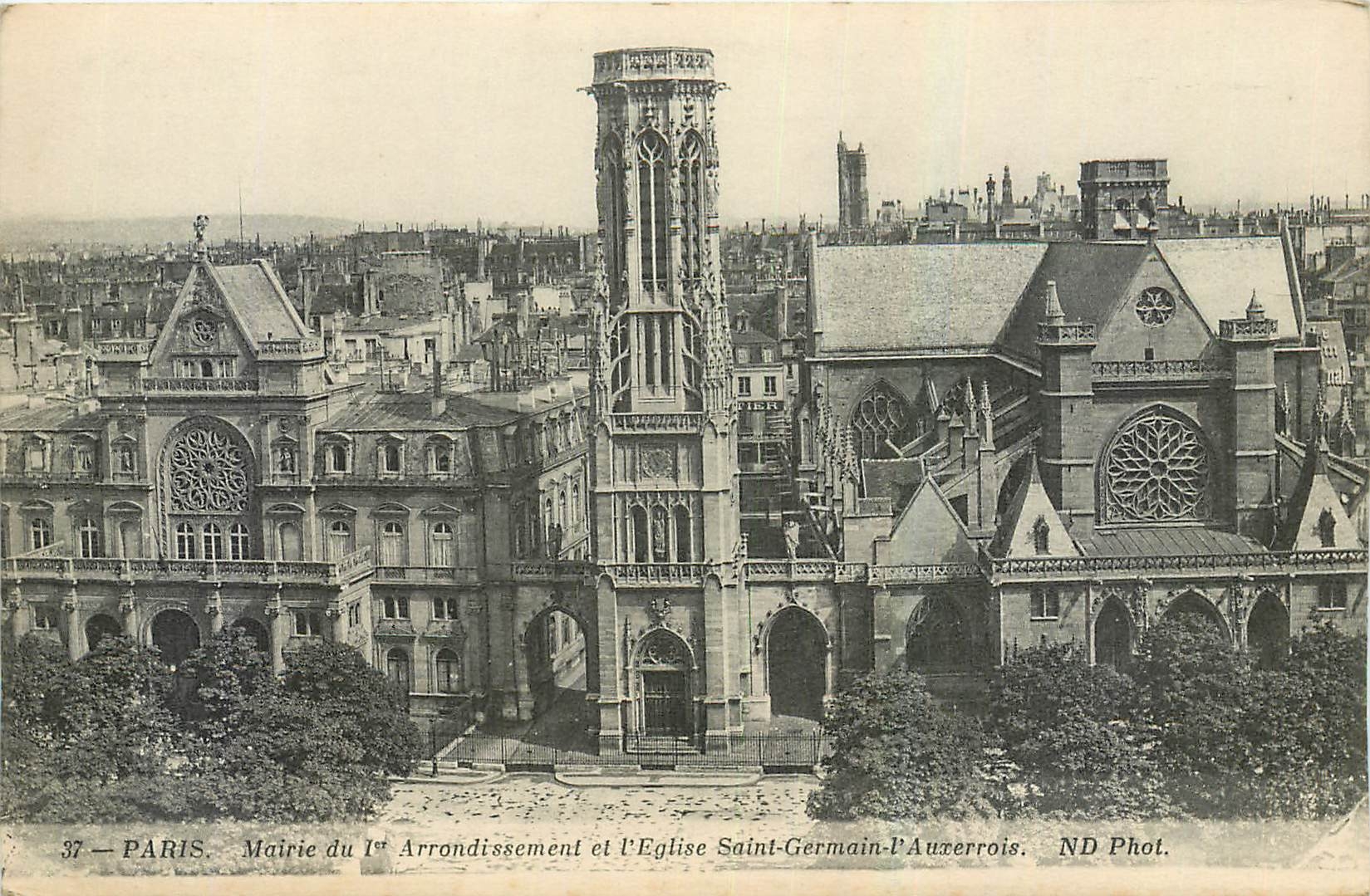 CPA Paris Mairie du I Arrondissement et l'Eglise Saint Germain l'Auxerrois 