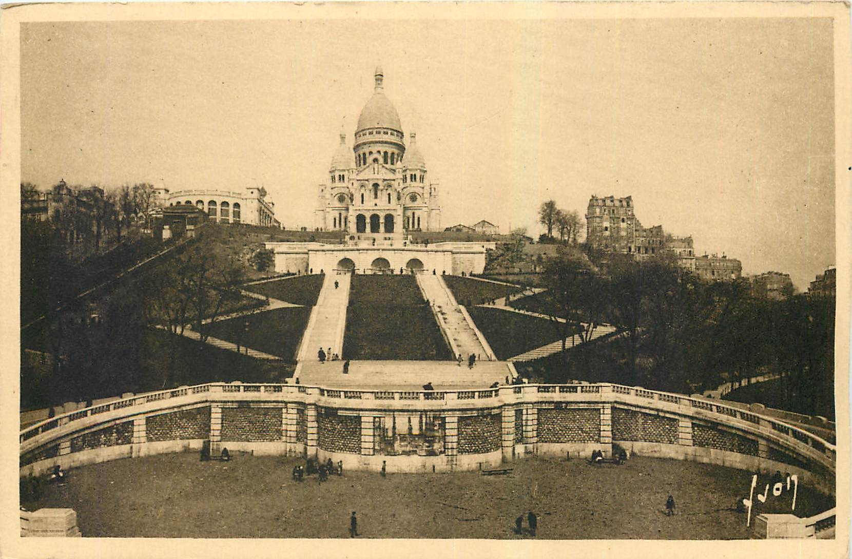 CPA Paris Vue panoramique du Sacre Coeur de Montmartre et de l'Escalier Monumental 