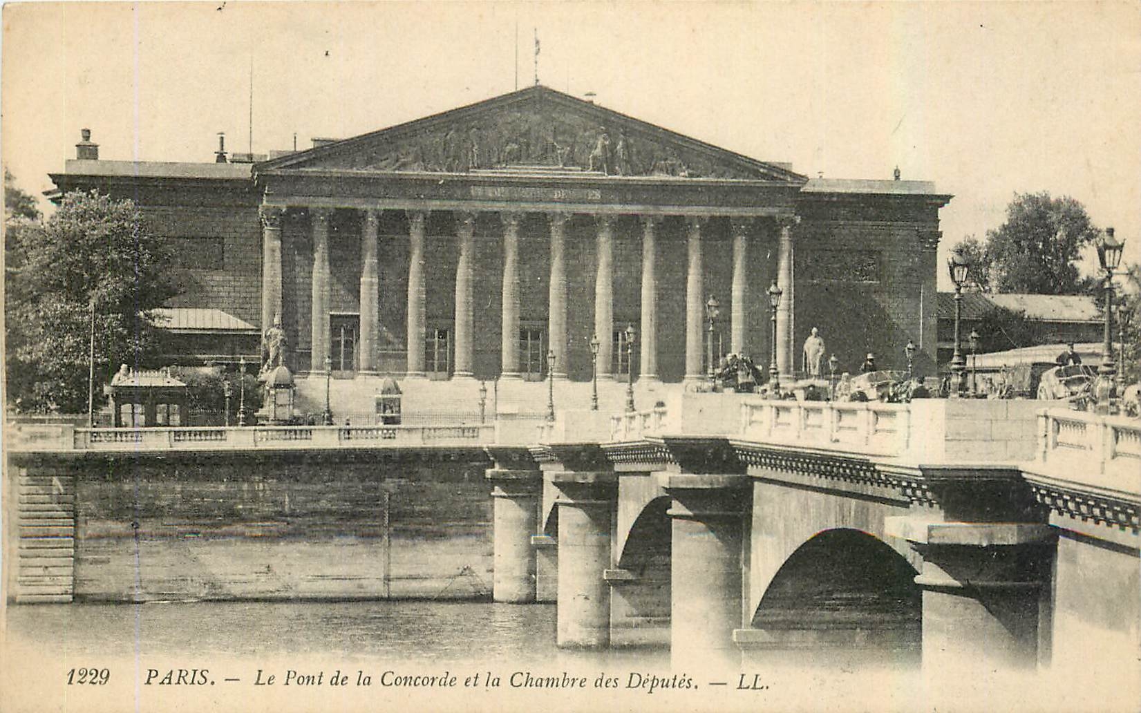 CPA Paris Le Pobt de la Concorde et la Chambre des Deputes 
