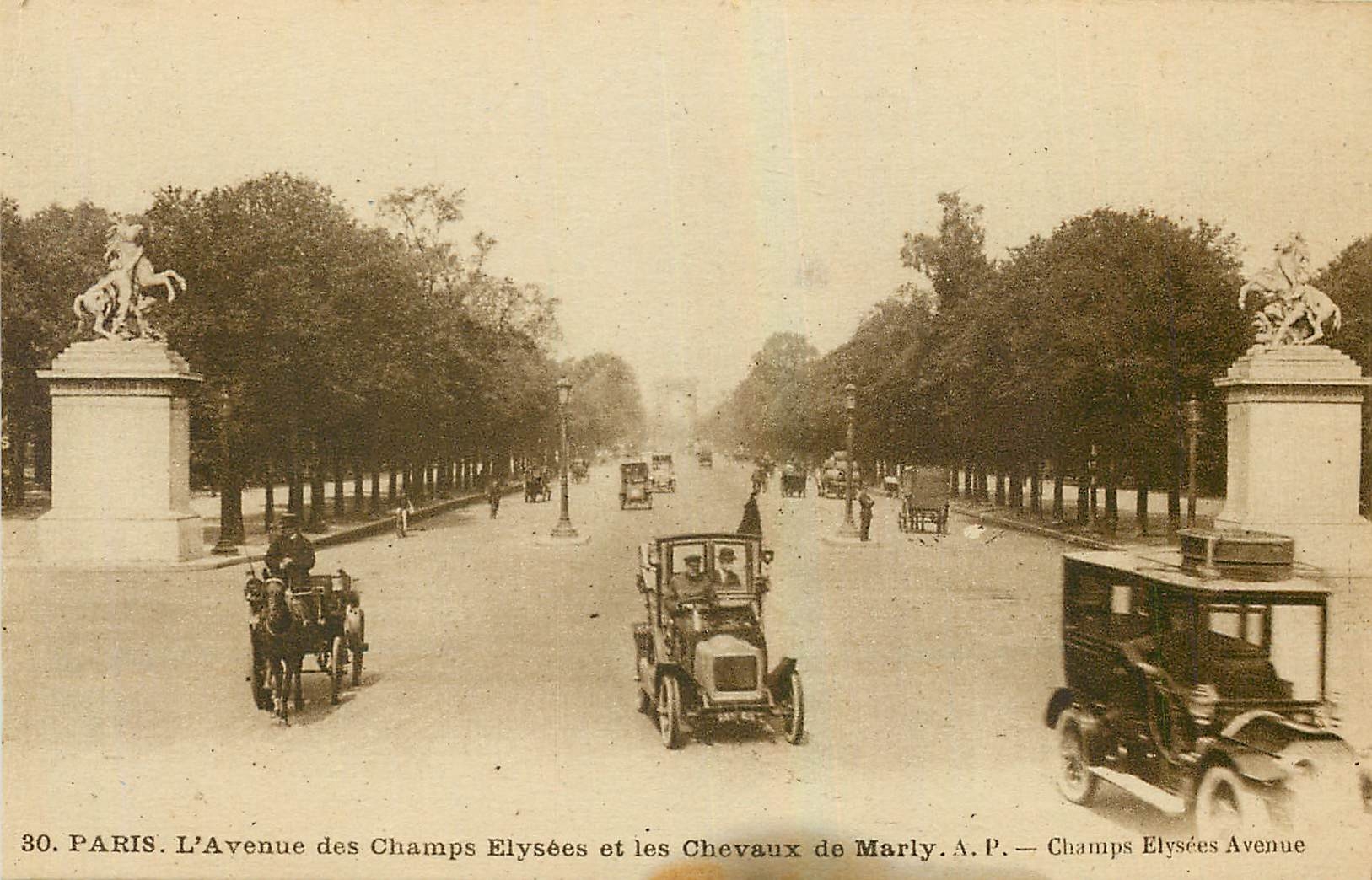 CPA Paris l'Avenue des Champs Elysees et les Chevaux de Marly Automobile