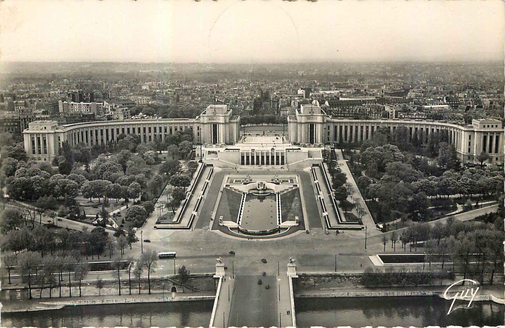 CPA Paris et ses Merveilles Vue generale du palais de Chaillot 