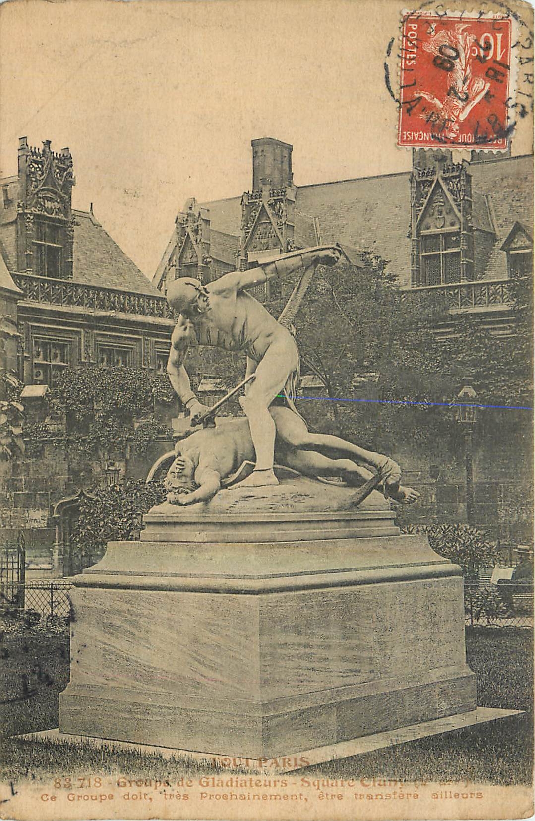 CPA Paris Groupe de Gladiateurs Square Cluny 