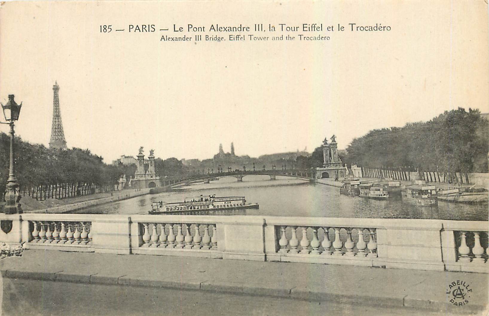 CPA Paris Le Pont Alexandre III la Tour Eiffel et le Trocadero 