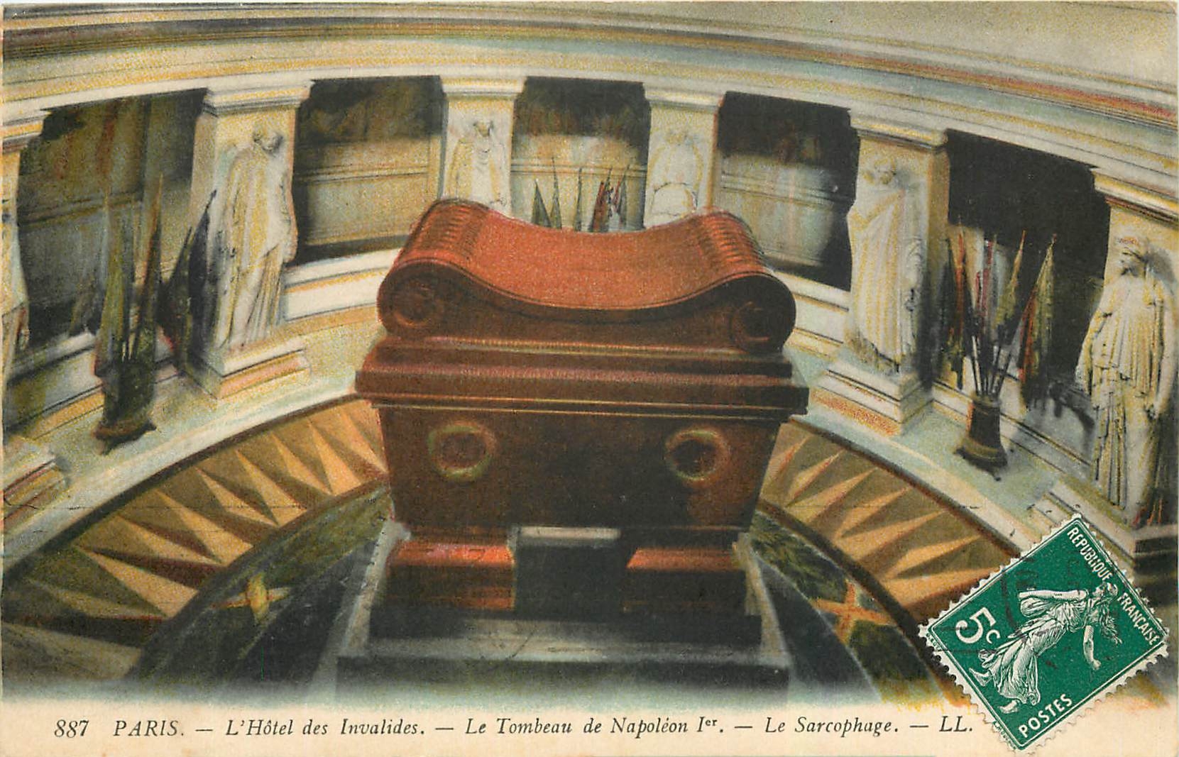 CPA Paris L'Hotel des Invalides Le Tombeau de Napoleon I Le Sacophage 