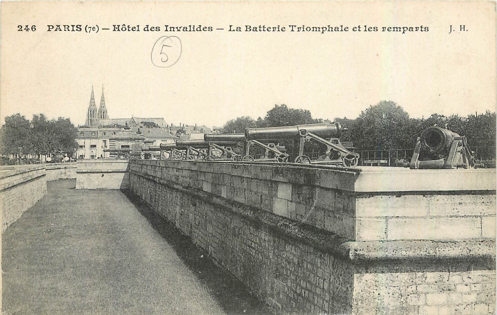 CPA Paris Hotel des Invalides La Batterie Triomphale et les remparts 