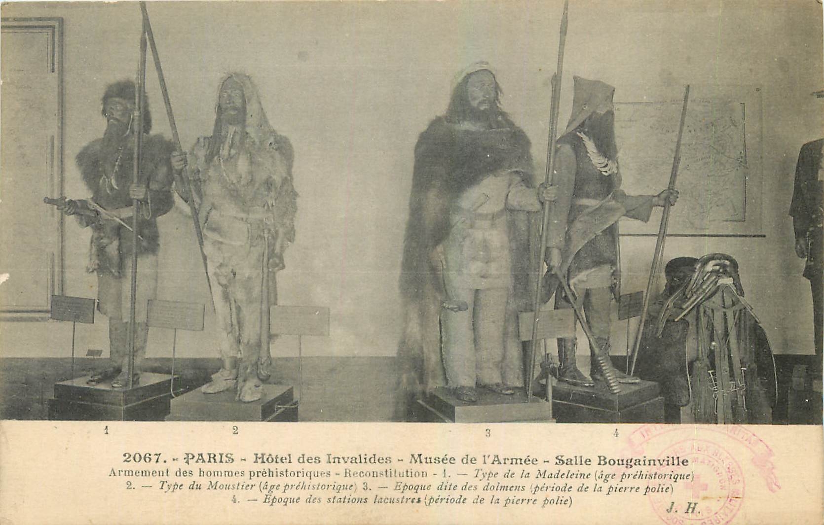 CPA Paris Hotel es Invalides Musee de l'Armee Salle Bougainville Armement des  hommes prehistoriques