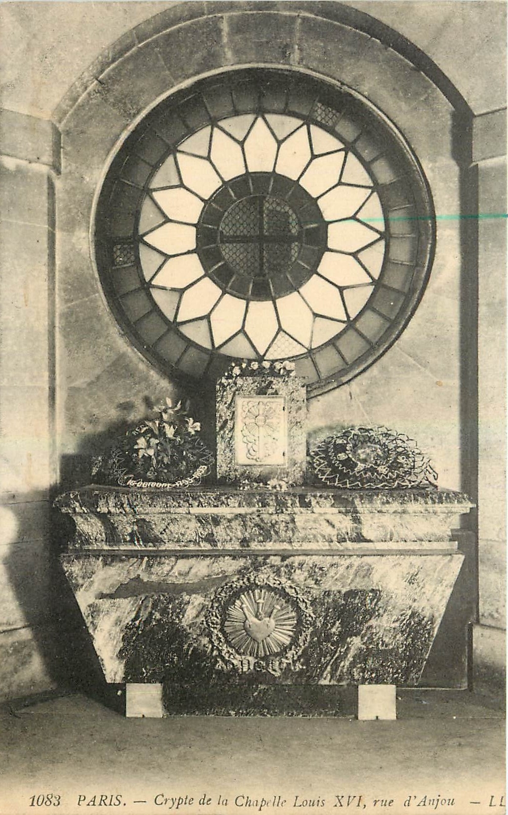 CPA Paris Crypte de la Chapelle Louis XVI rue d'Anjou 