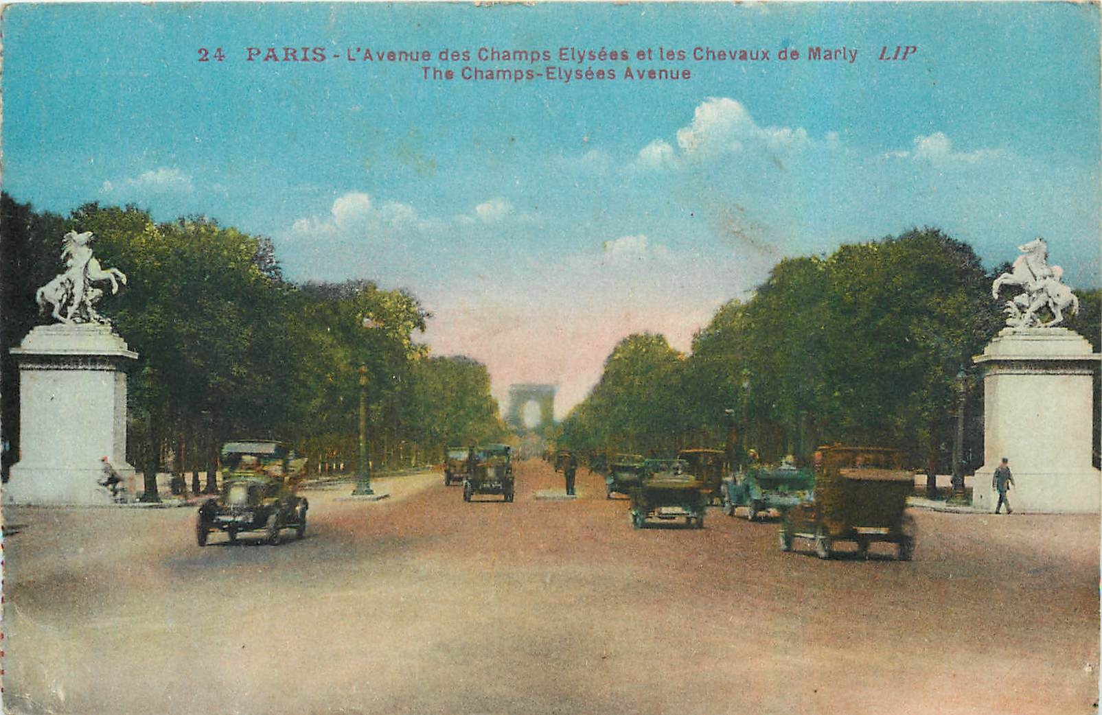 CPA Paris L'Avenue des Champs Elysees et les Chevaux de Marly 