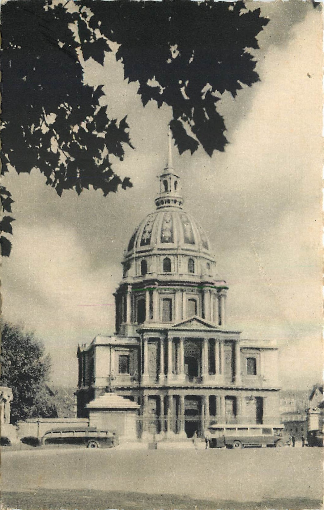 CPA Paris le Dome des Invalides et la Statue du Marechal Gallieni 
