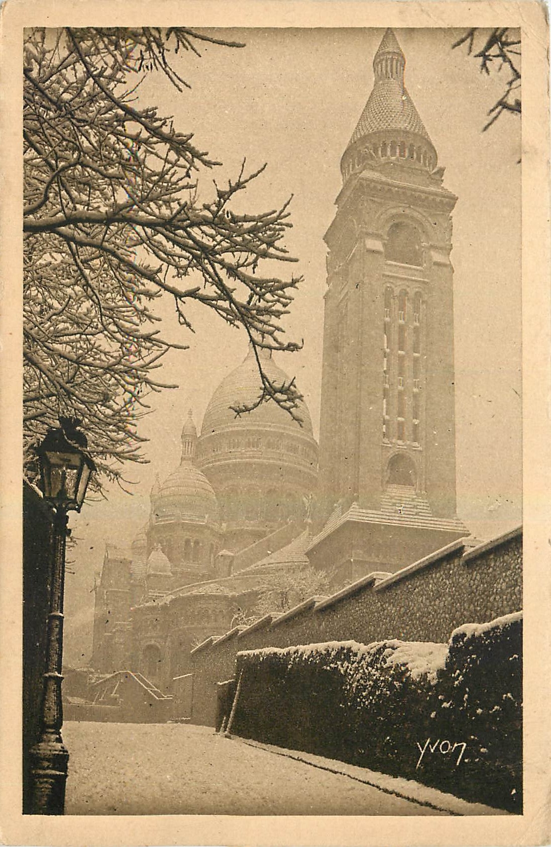 CPA Paris en flanant Montmartre sous la neige La Basilique 