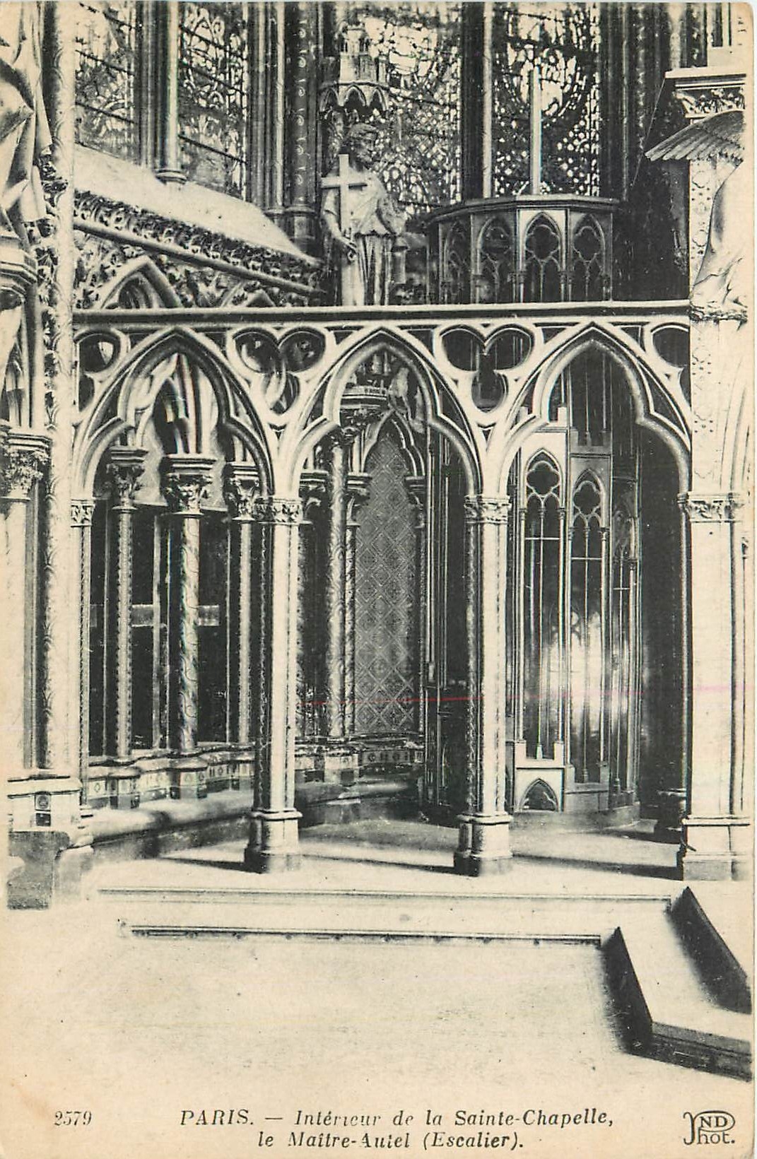 CPA Paris Interieur de la Sainte Chapelle le Maitre Autel Escalier 